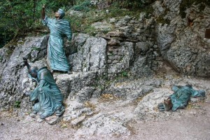 eremo-delle-carceri-statue-cantico-creature-1024x683
